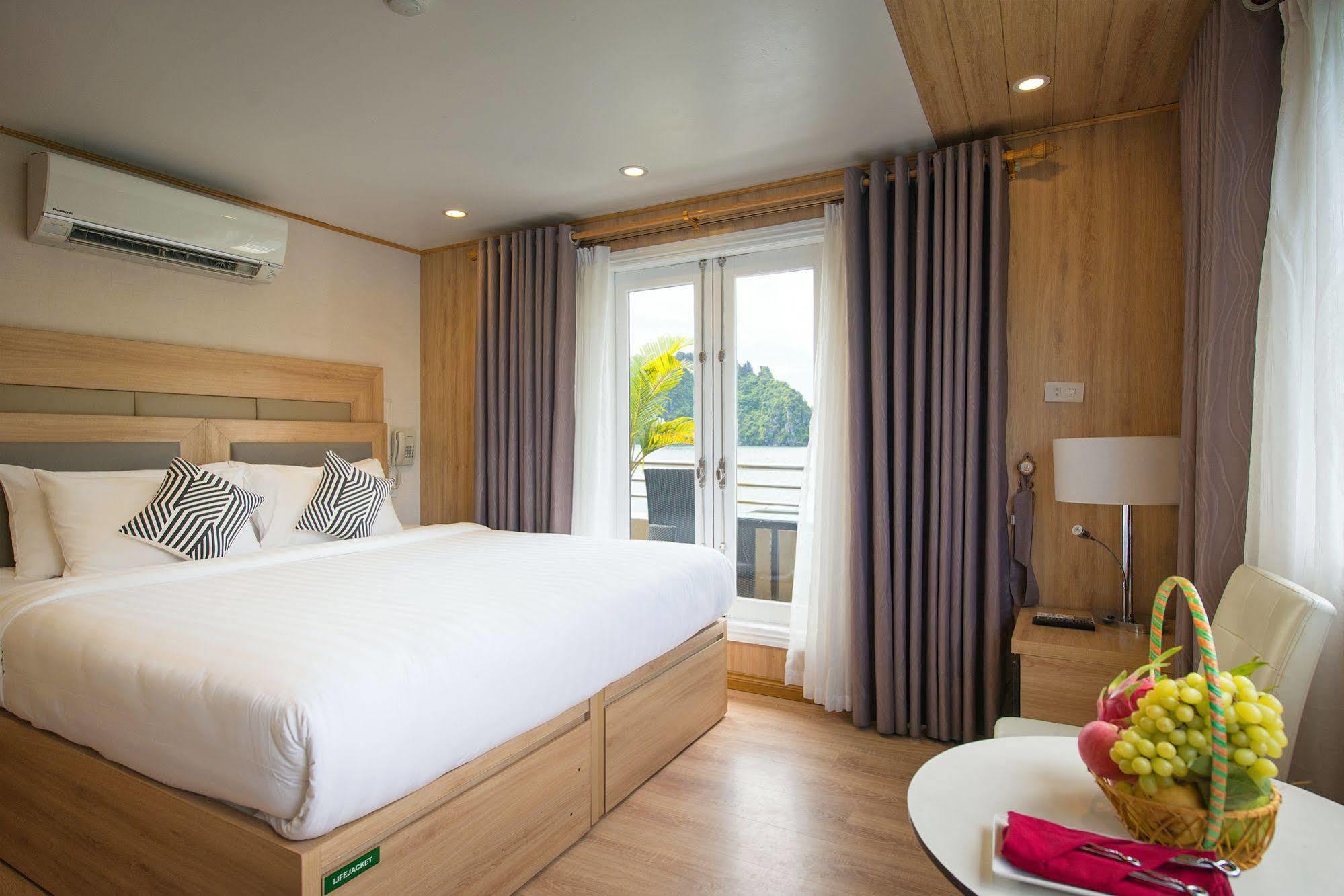 La Vela Premium Cruise - Managed By Paradise Cruises Ha Long Dış mekan fotoğraf